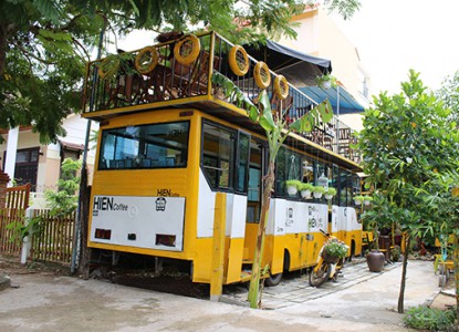 Ấn tượng quán cà phê xe buýt hai tầng mới nổi, độc đáo nhất xứ Quảng