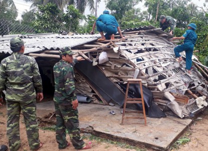 Bão số 6 làm 2 người chết và hơn 300 ngôi nhà bị ngập