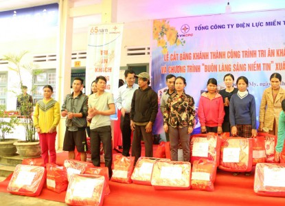Ngành Điện miền Trung tặng phòng ở cho học sinh miền núi Quảng Nam