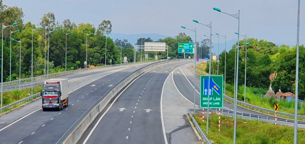 Thu phí toàn tuyến cao tốc Đà Nẵng - Quảng Ngãi từ ngày 1-1-2020