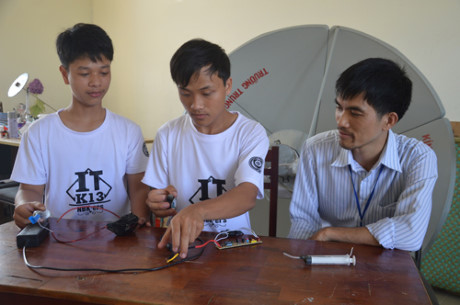 3 thầy trò xuất sắc giành giải nhất tại hội thi Sáng tạo kỹ thuật tỉnh Quảng Nam