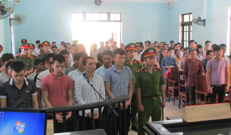 18 trai làng hỗn chiến trong đêm lãnh án gần 30 năm tù